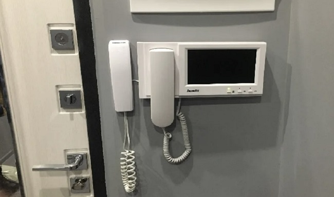 Купить и заказать установку видеодомофонов и камер под ключ в Старом Осколе цены от 3035 руб.